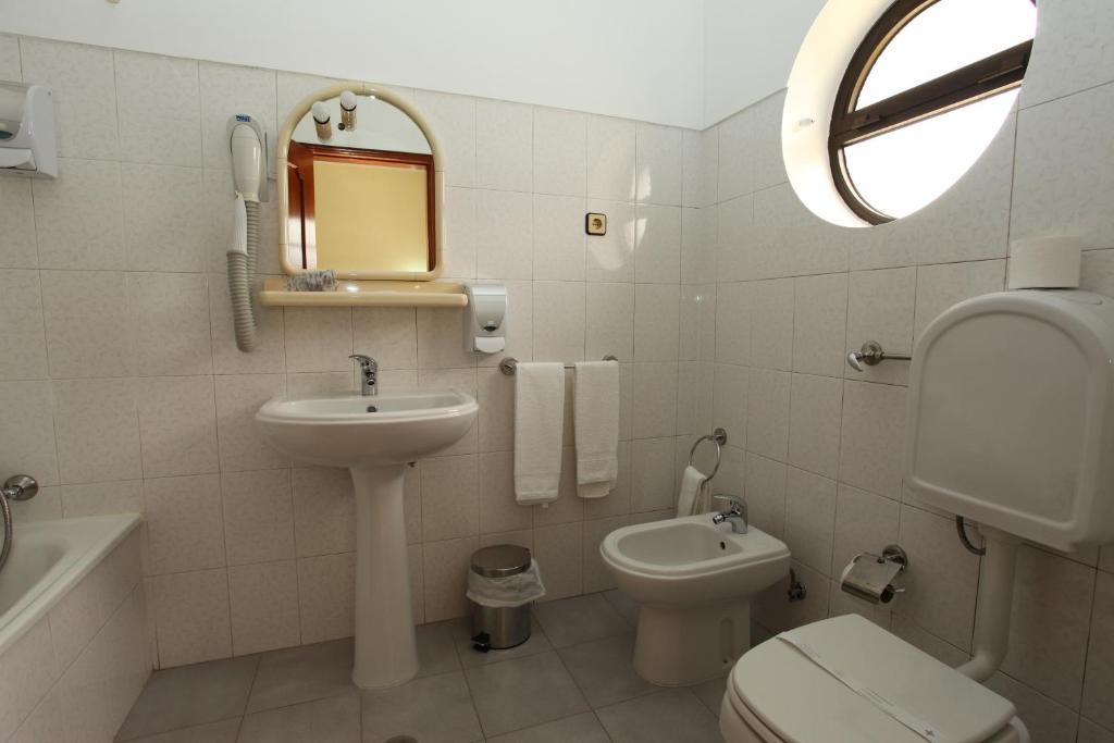 Residencial Sra. Da Lomba Hotel Pinhancos Bagian luar foto